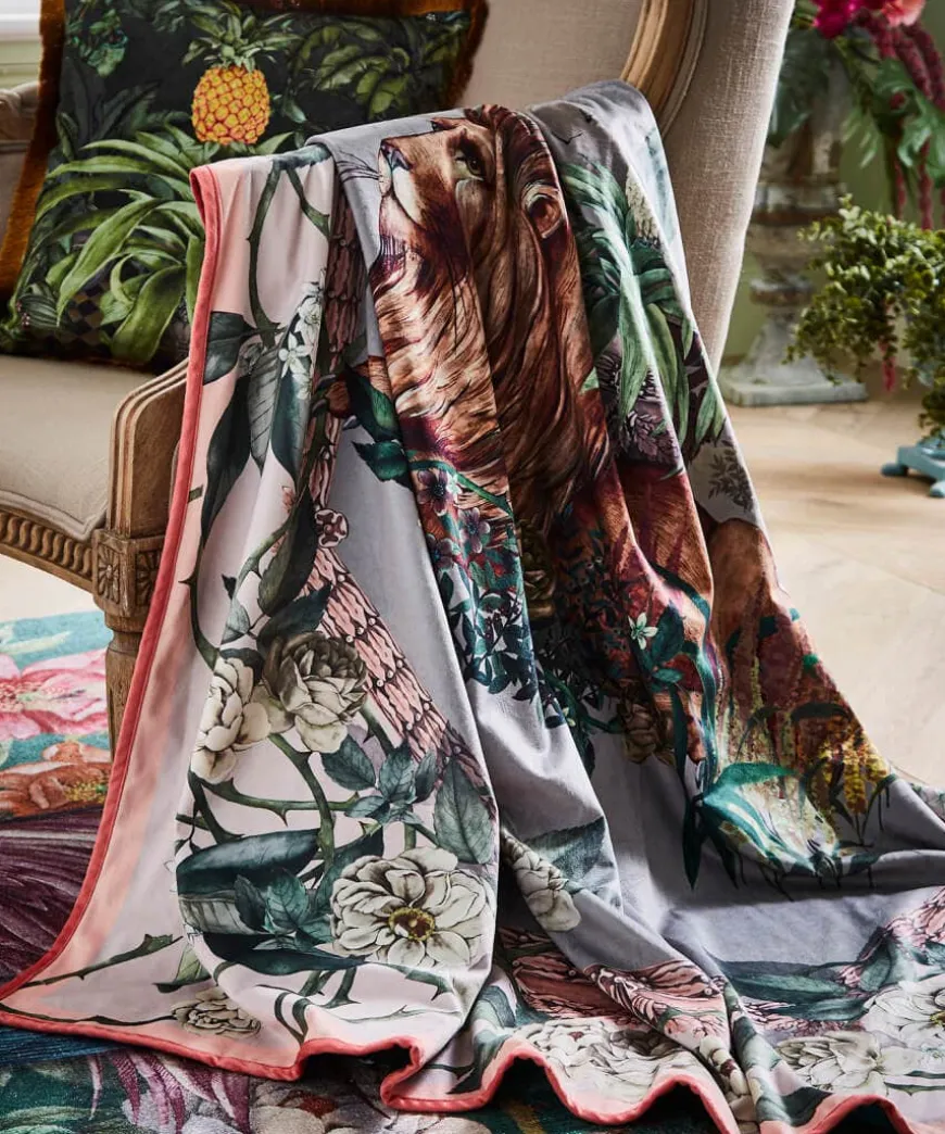 Regal Lion Reversible Throw
