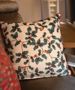 Remarkable Wreath Christmas Cushion