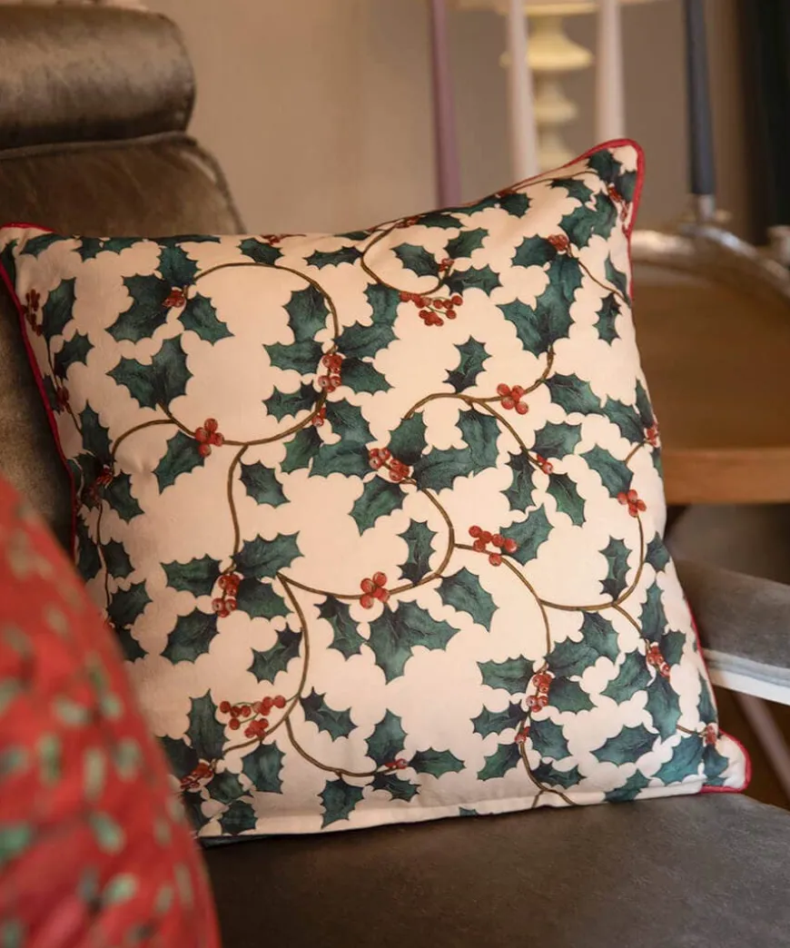 Remarkable Wreath Christmas Cushion