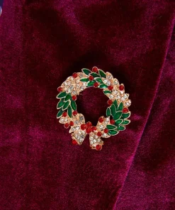 Wreath Vintage Style Brooch